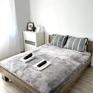  Apartament Solidarnosci, Metro, Wi-fi, Tv, Youtube - By Hik